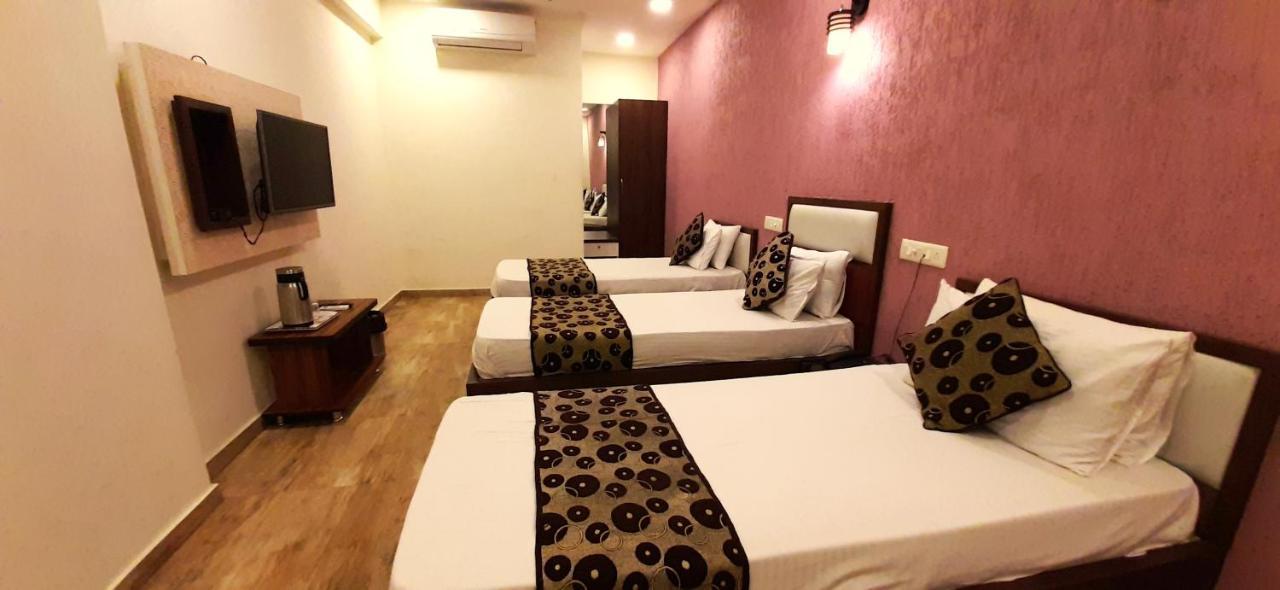Hotel Tulip Plaza Ahmedabad Exteriör bild