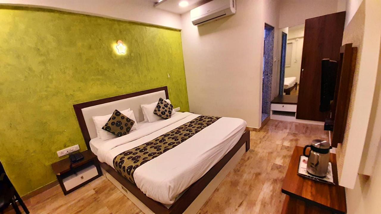 Hotel Tulip Plaza Ahmedabad Exteriör bild